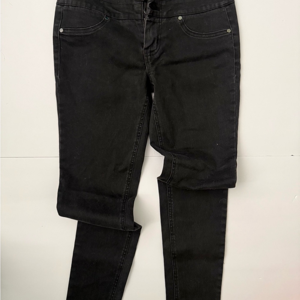 Classic Black Women's skinny Jean - Picture 1 of 3